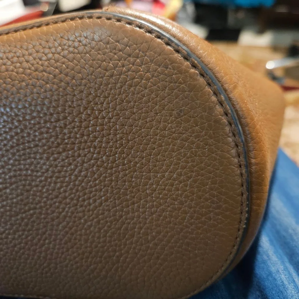 Michael Kors Tan and Beige Leather Shoulder Bag Size Large - Picture 14 of 15